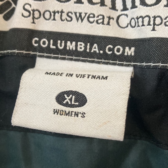 Columbia cold weather hooded lined puffer jacket. Women’s XL - Picture 6 of 10